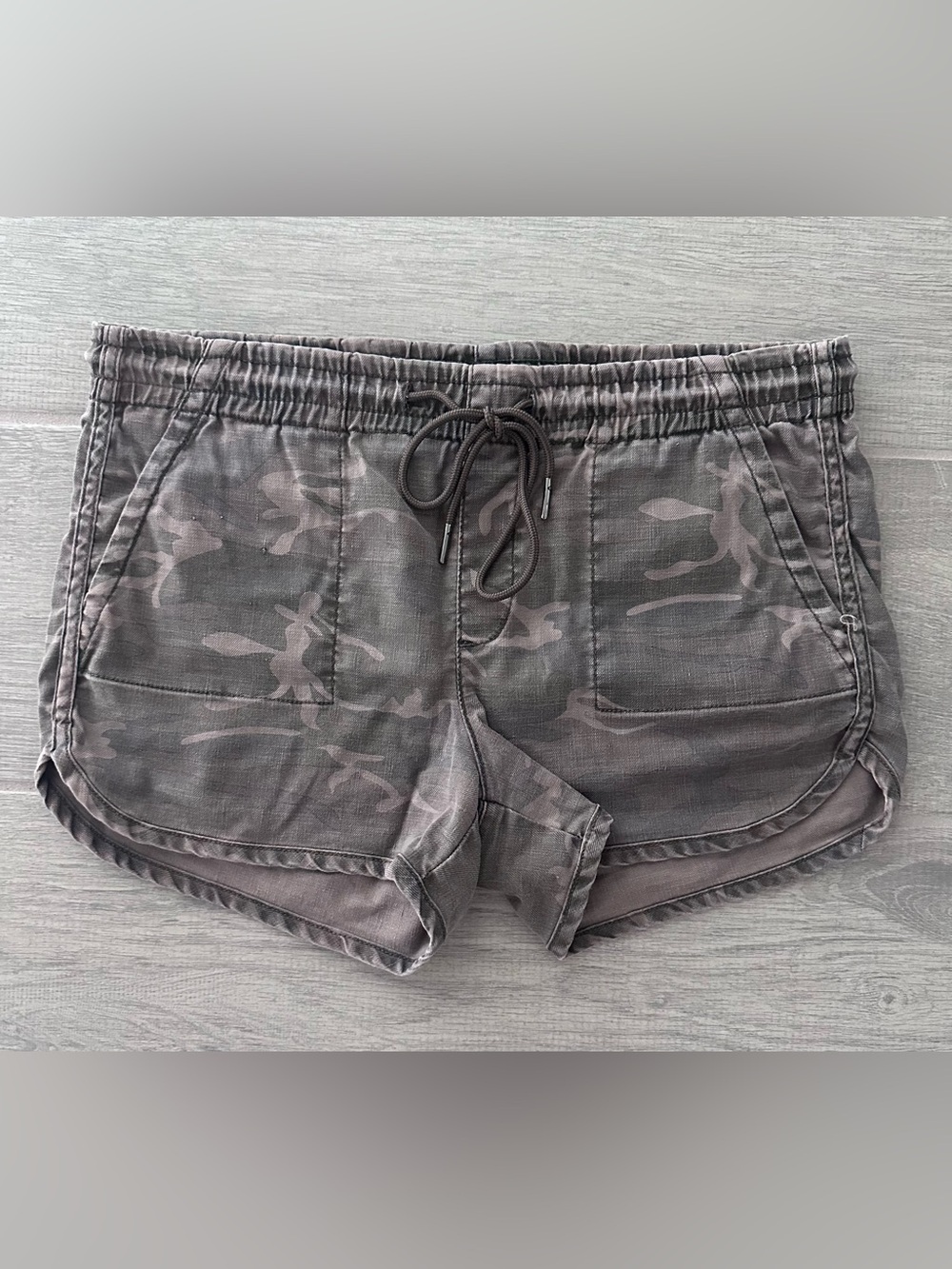Level 99 Women’s Size Small Camo Print Drawstring Shorts